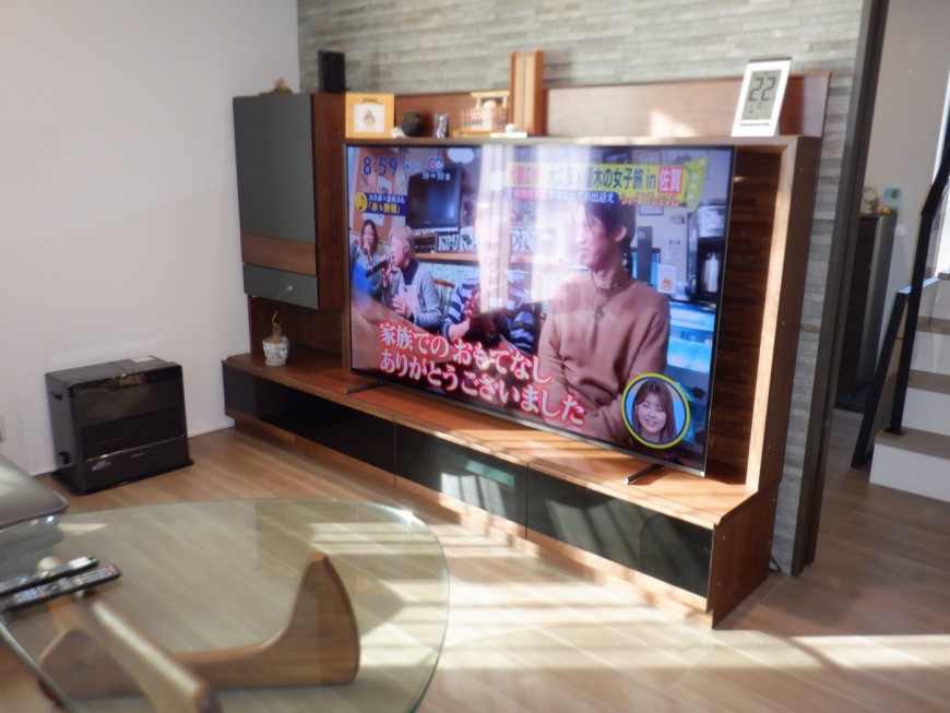 ８０インチテレビ２台付☆