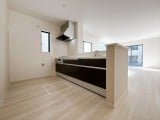 キッチンも明るく広いです☆