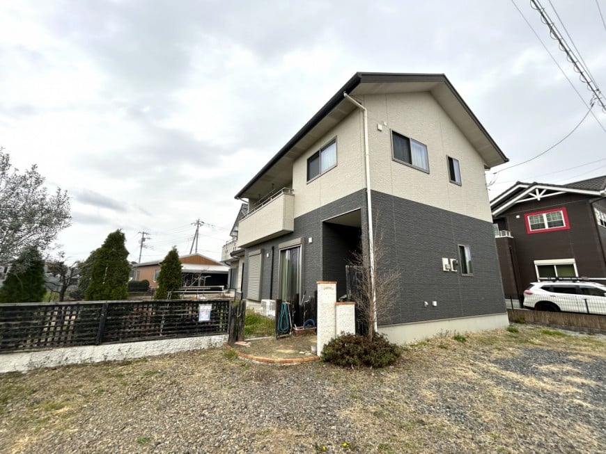 土地６８坪　駐車３台　建物３２坪　４SＬＤＫ☆