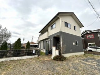 土地６８坪　駐車３台　建物３２坪　４SＬＤＫ☆